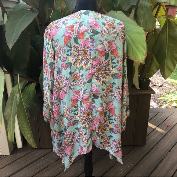 ๐ธ๐ฑ Haute Hippie Floral Topper NWOT ๐ฑ๐ธ - Picture 6 of 9